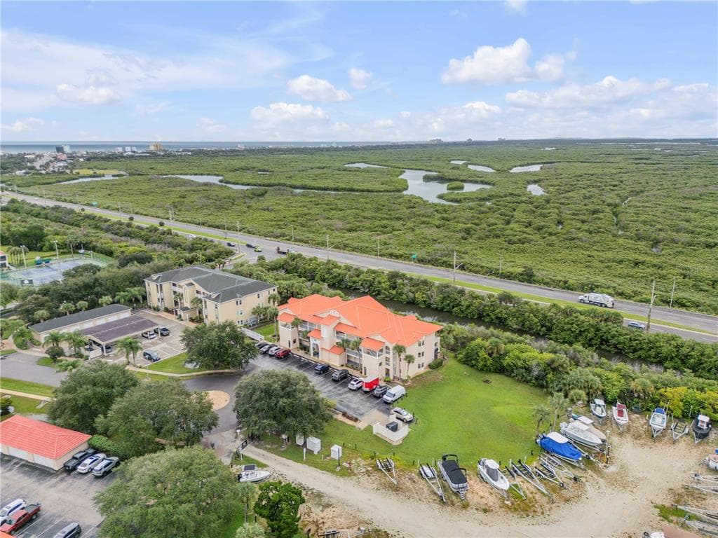 466 BOUCHELLE DRIVE 303 photo 8