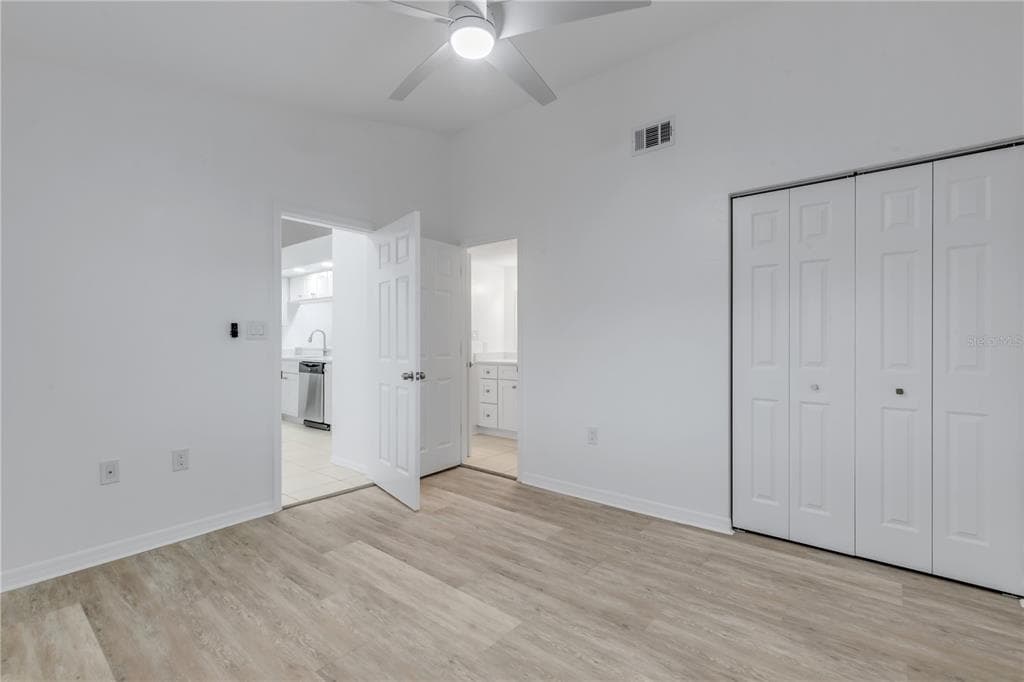 466 BOUCHELLE DRIVE 303 photo 25