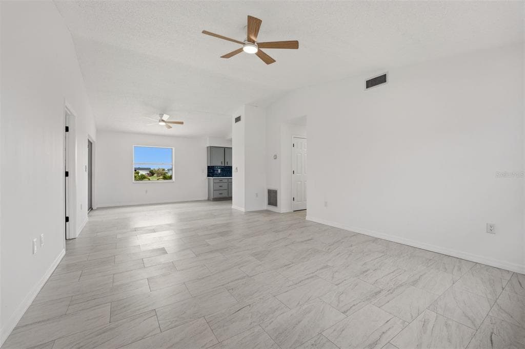 192 ANNAPOLIS LANE photo 3