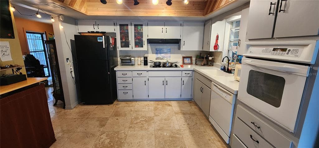 30 FERNHAM LANE photo 13