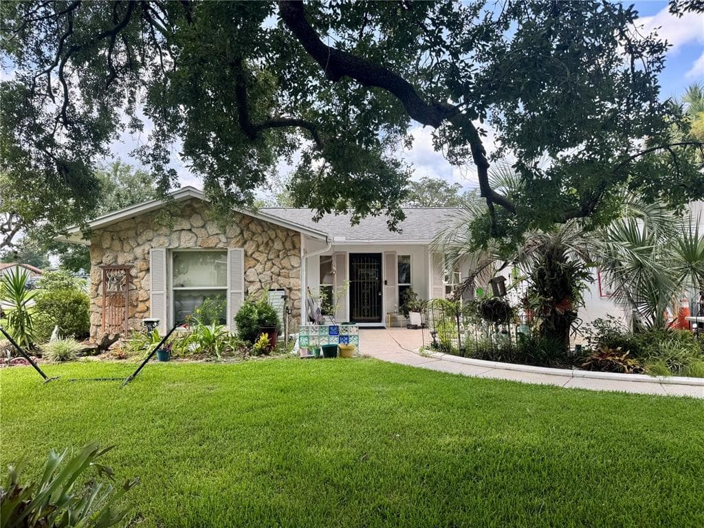 30 FERNHAM LANE photo 1