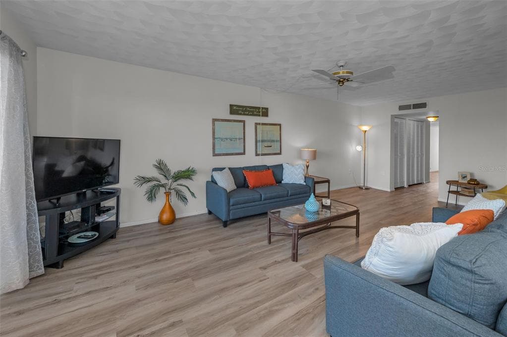 19451 GULF BOULEVARD 301 photo 13