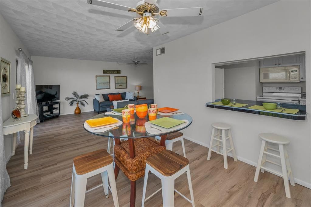 19451 GULF BOULEVARD 301 photo 17