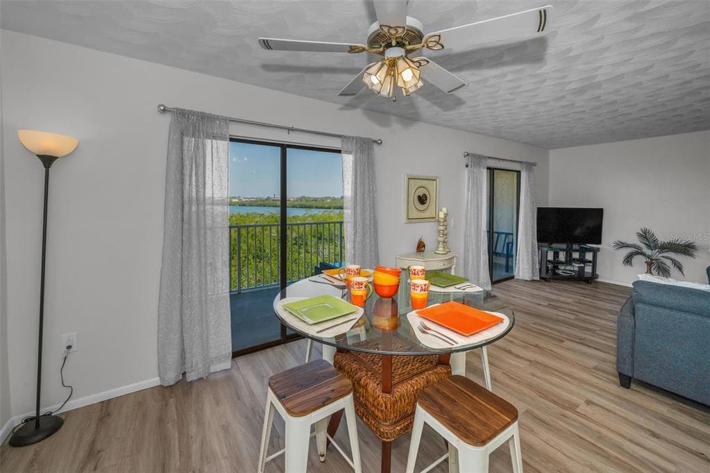 19451 GULF BOULEVARD 301 photo 16