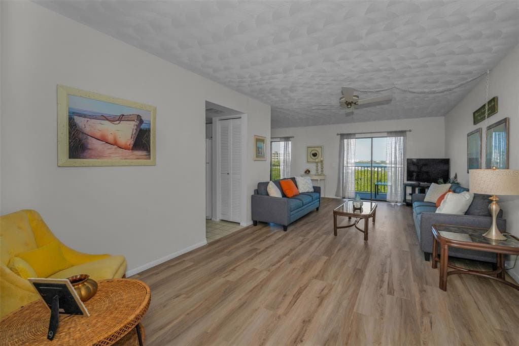 19451 GULF BOULEVARD 301 photo 7