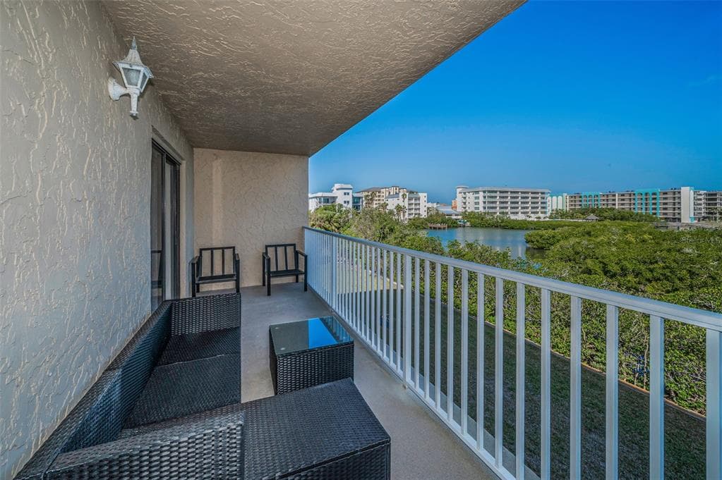 19451 GULF BOULEVARD 301 photo 10