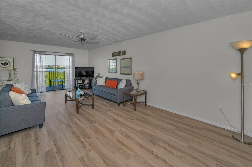 19451 GULF BOULEVARD 301 photo 8