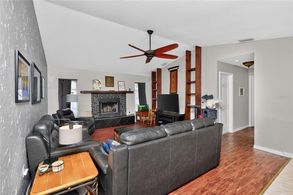 2466 NEWBURY STREET photo 20
