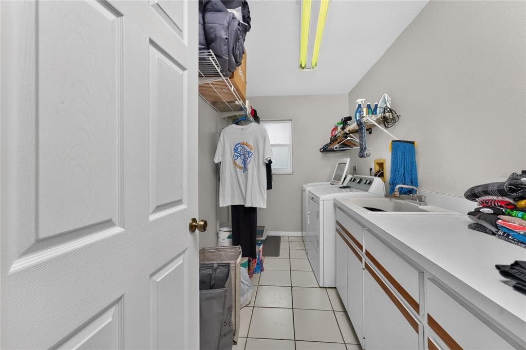 2466 NEWBURY STREET photo 25
