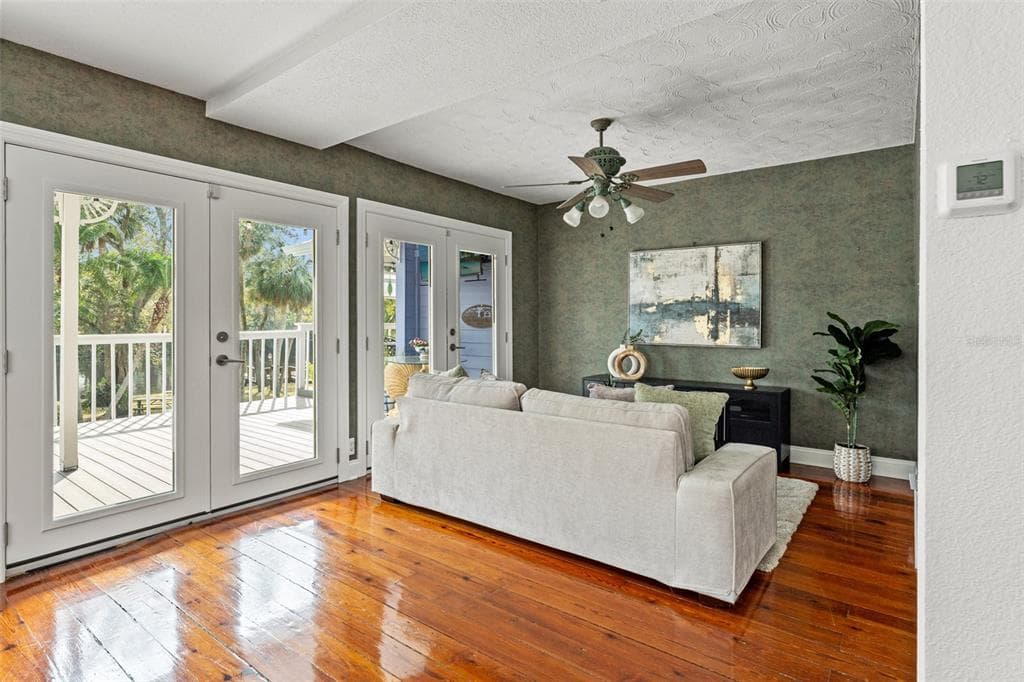 906 W HENRY AVENUE photo 7