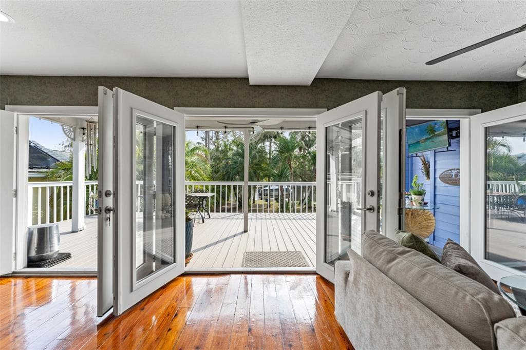 906 W HENRY AVENUE photo 9