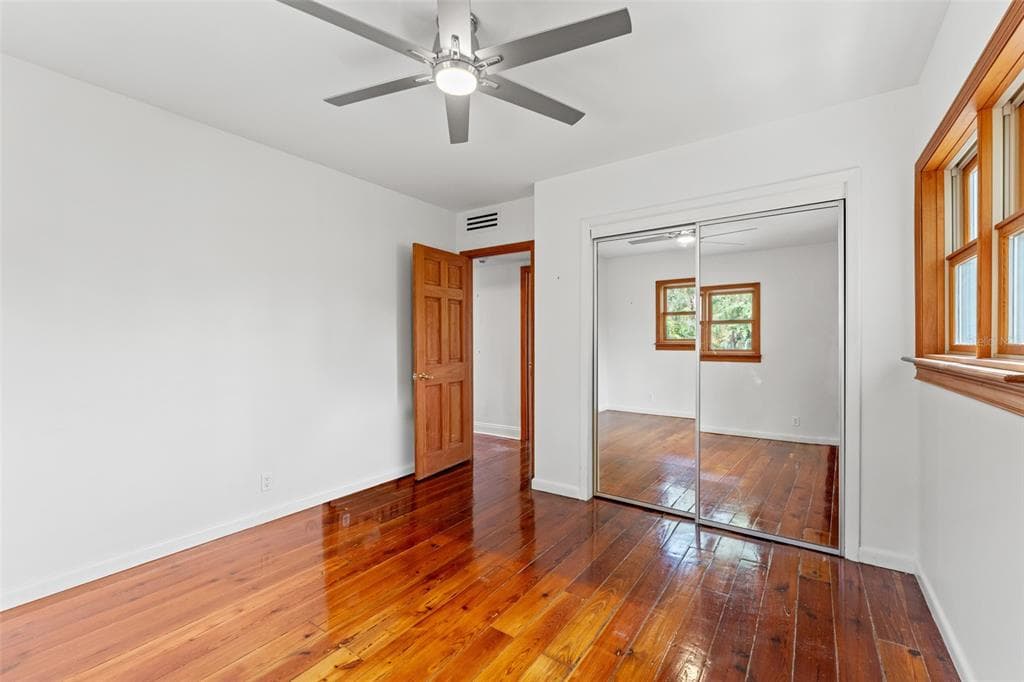 906 W HENRY AVENUE photo 24