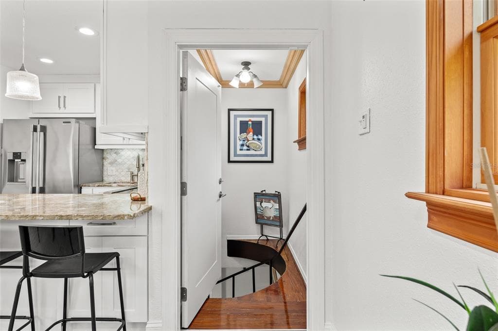 906 W HENRY AVENUE photo 15