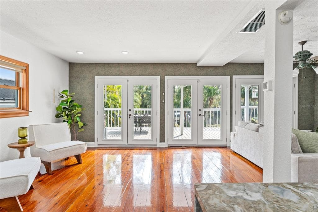 906 W HENRY AVENUE photo 8