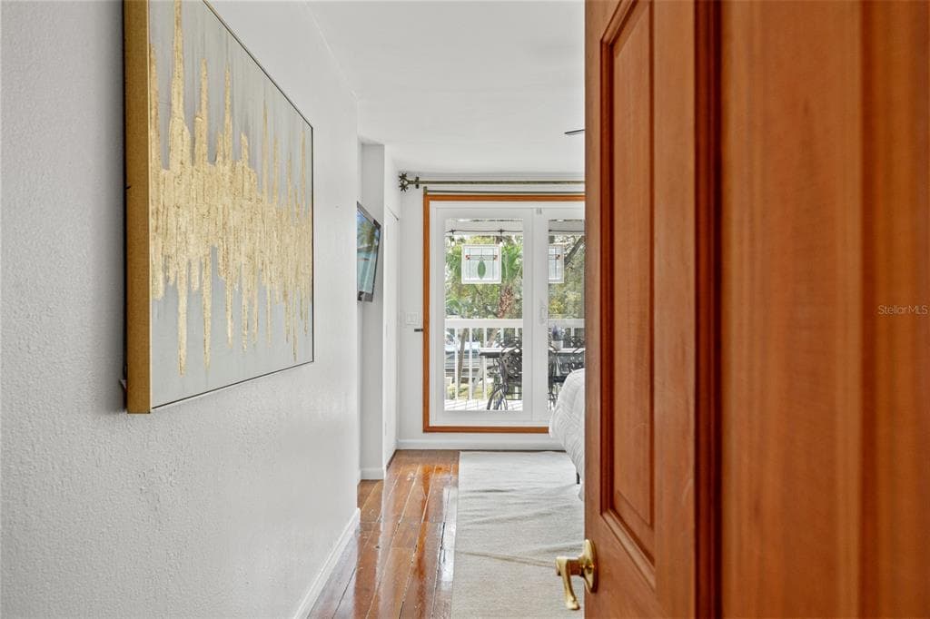 906 W HENRY AVENUE photo 25