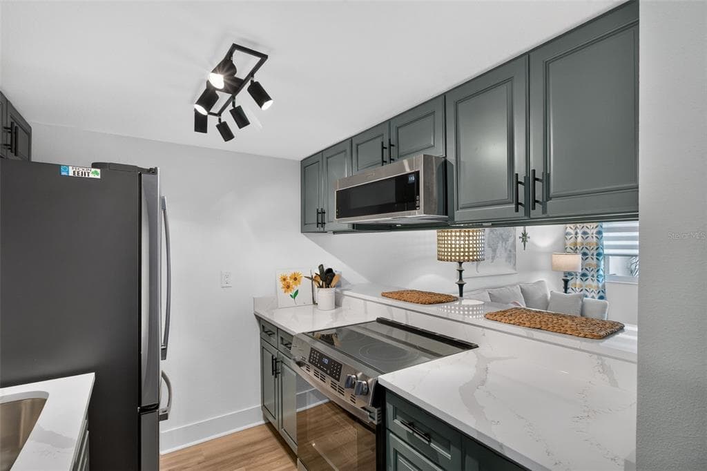 7625 SUN ISLAND DRIVE S 103 photo 15