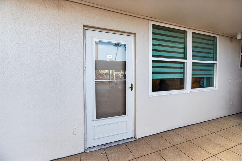 7625 SUN ISLAND DRIVE S 103 photo 8