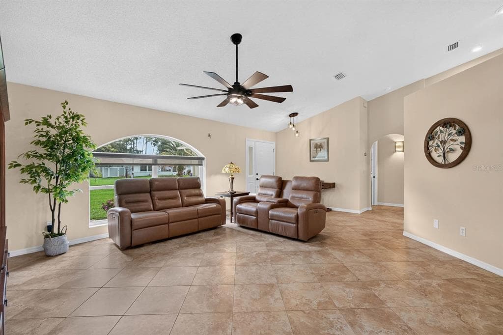 40 FLAMINGO DRIVE photo 3