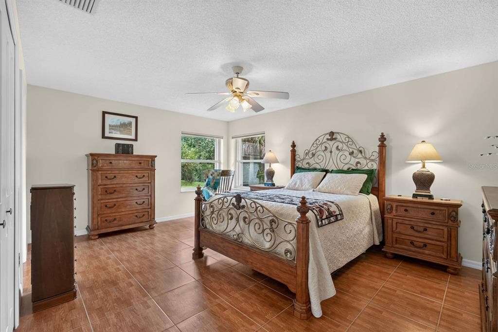40 FLAMINGO DRIVE photo 4