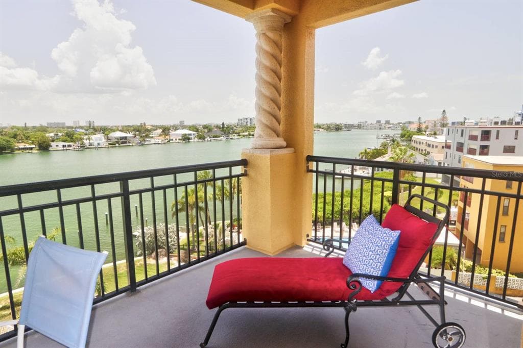 10315 GULF BOULEVARD 409 photo 4