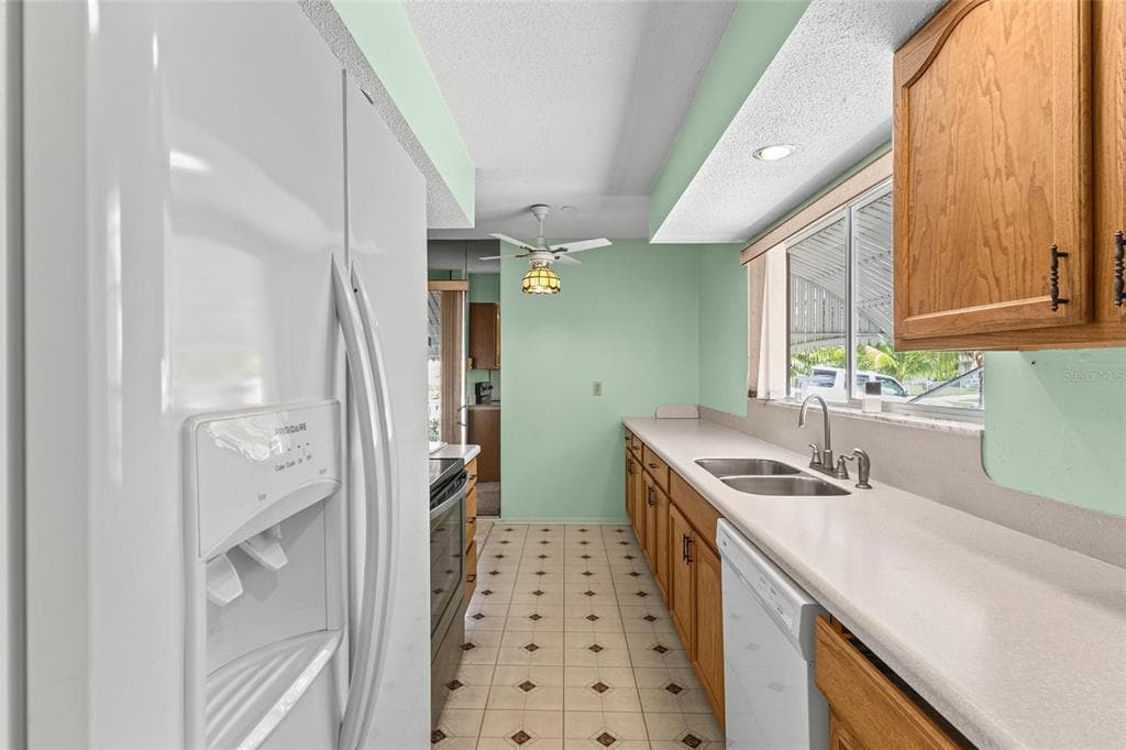 5702 ESPANOLA AVENUE photo 5
