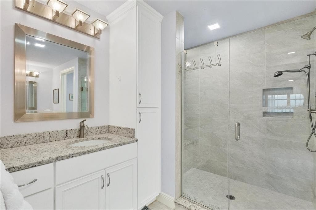 260 HIDDEN BAY DRIVE 402 photo 24
