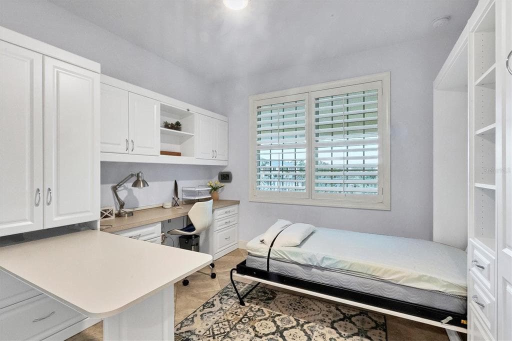260 HIDDEN BAY DRIVE 402 photo 25