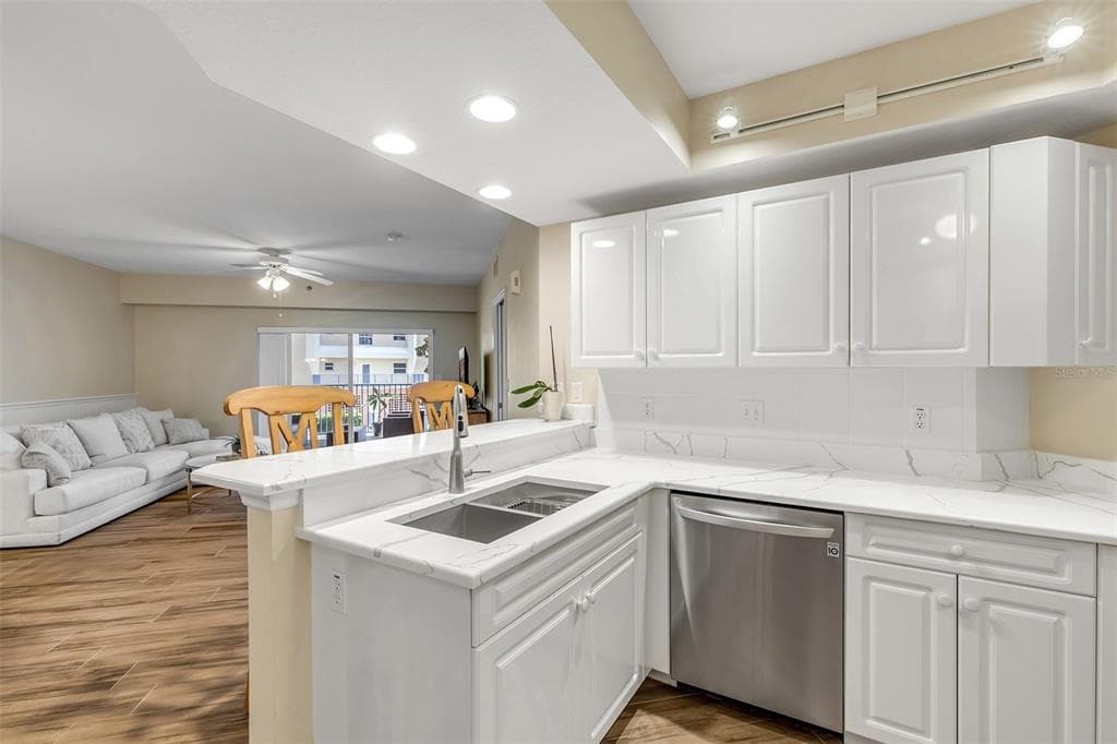 5300 S ATLANTIC AVENUE 8-206 photo 23