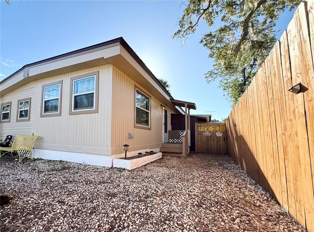 5527 DARLENE STREET photo 2