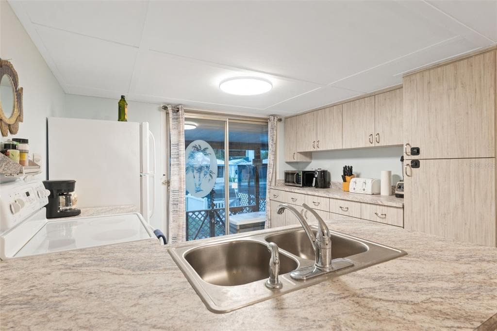 5527 DARLENE STREET photo 7