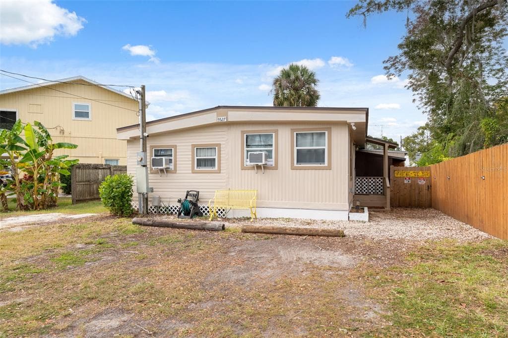 5527 DARLENE STREET photo 1