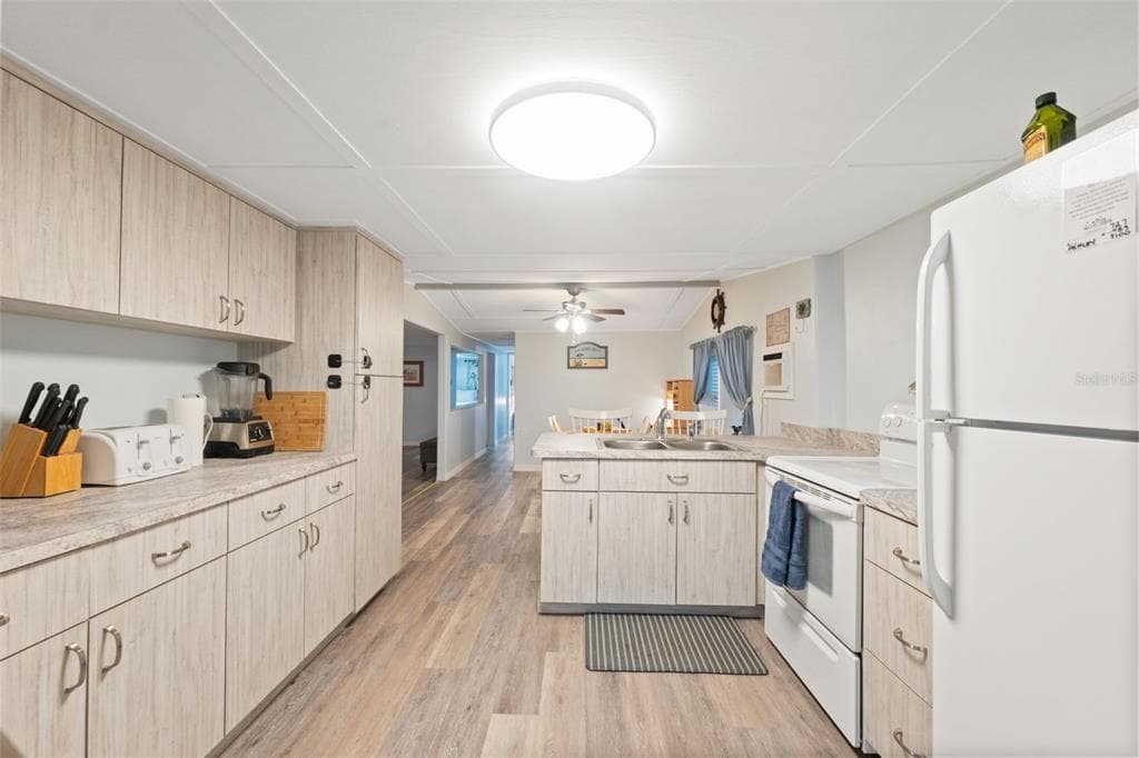 5527 DARLENE STREET photo 5