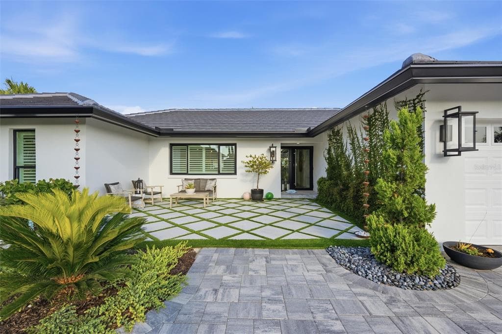 2022 HAWAII AVENUE NE photo 5