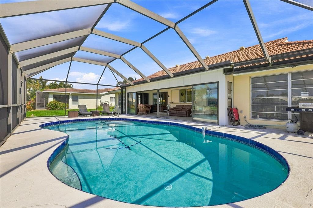 425 BELVEDERE COURT photo 6