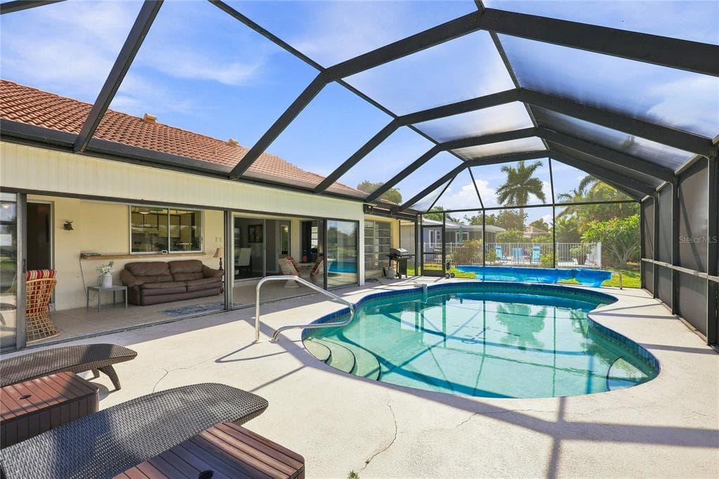 425 BELVEDERE COURT photo 4