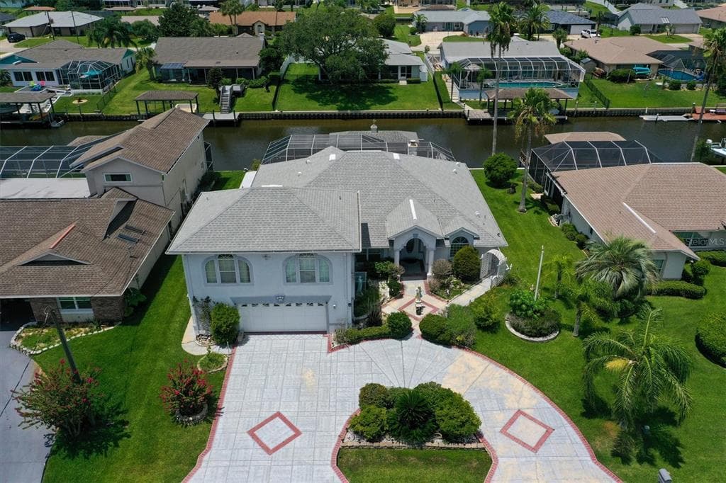 12 CLOVERDALE COURT S photo 1