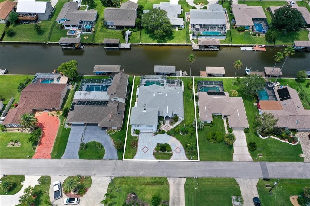 12 CLOVERDALE COURT S photo 8