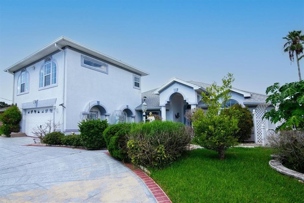 12 CLOVERDALE COURT S photo 25