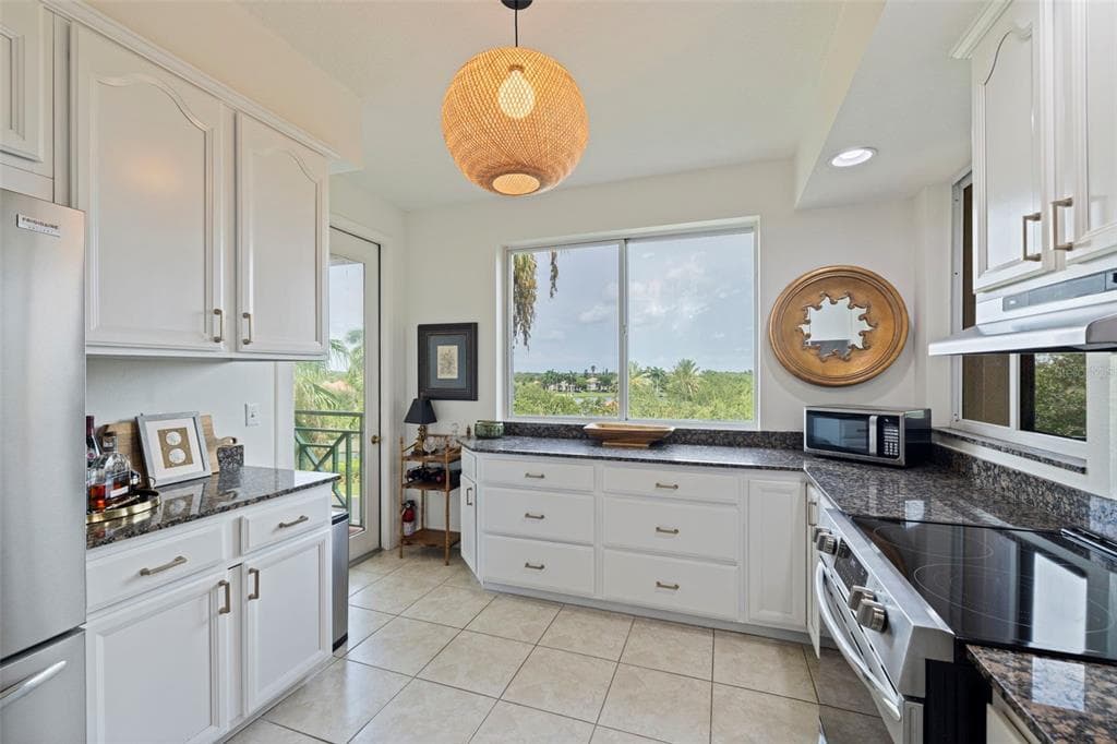 4737 DOLPHIN CAY LANE S 401 photo 7