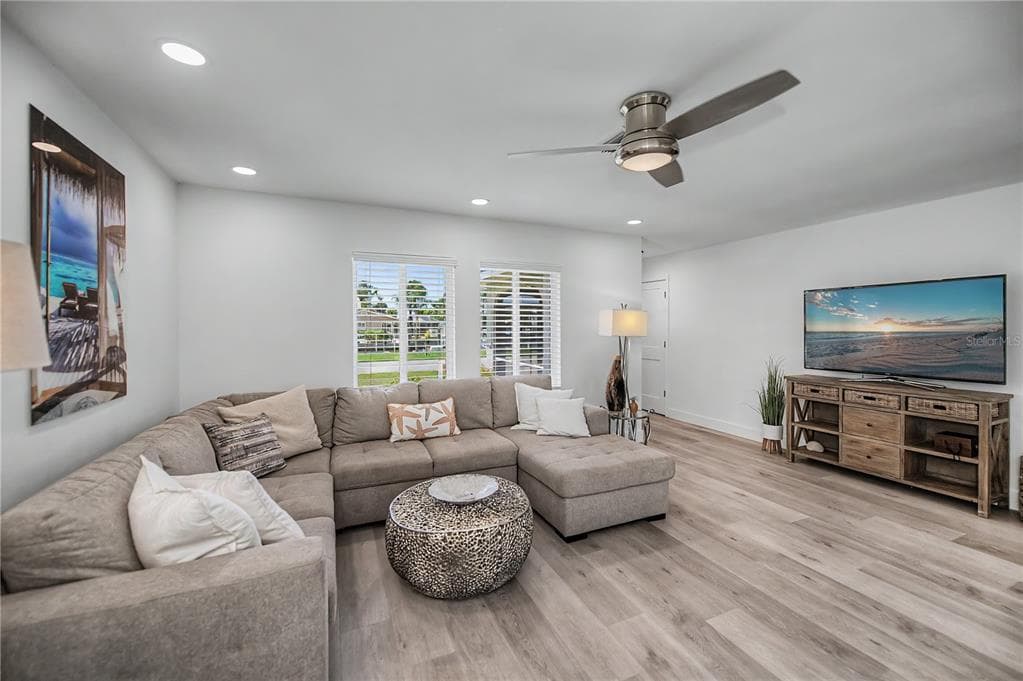 8152 SEASHELL STREET photo 7