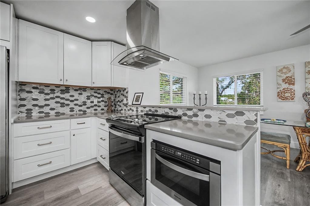 8152 SEASHELL STREET photo 9