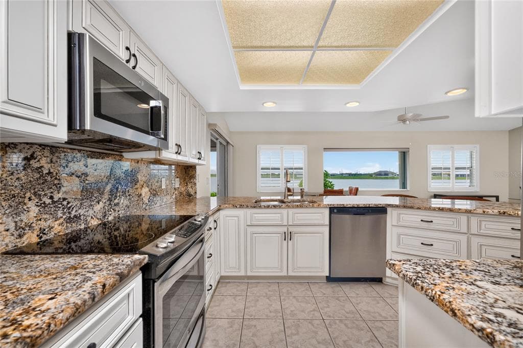 31 MEADOWLARK LANE photo 15