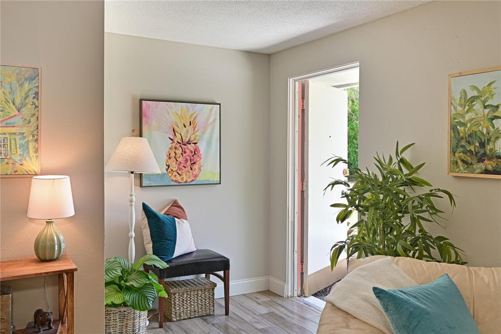 3472 QUEENS STREET photo 6