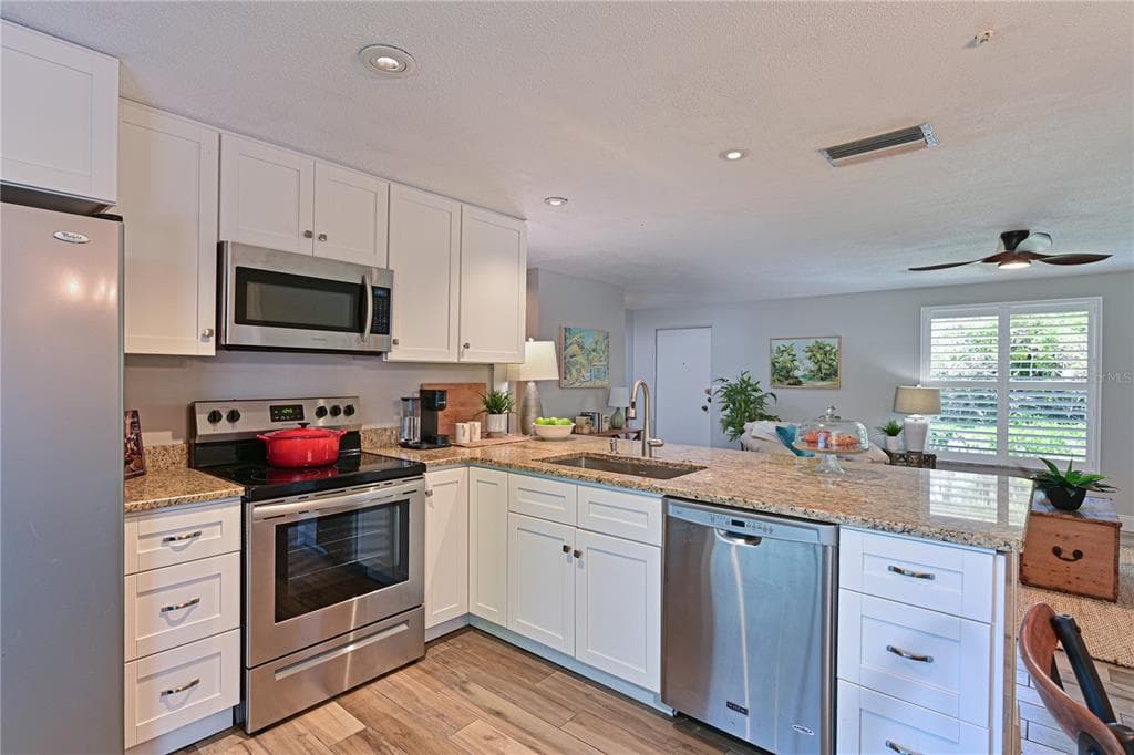 3472 QUEENS STREET photo 13