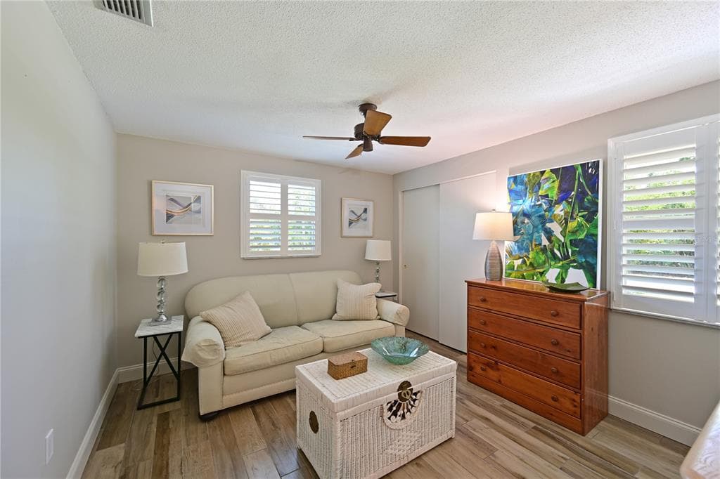3472 QUEENS STREET photo 16