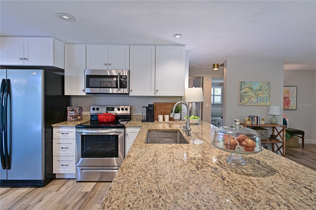 3472 QUEENS STREET photo 12