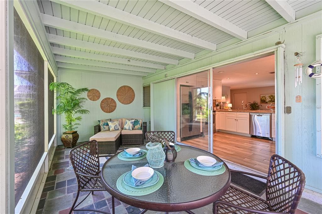 3472 QUEENS STREET photo 22