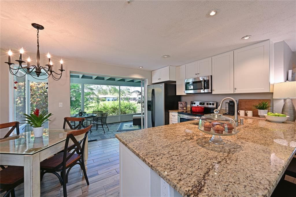 3472 QUEENS STREET photo 5