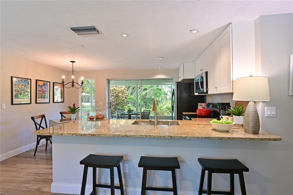 3472 QUEENS STREET photo 10