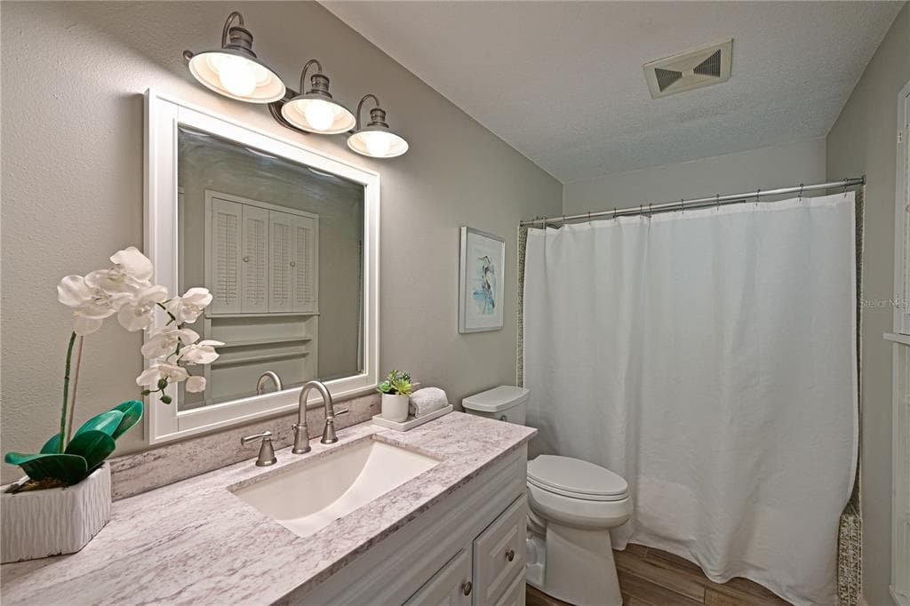 3472 QUEENS STREET photo 15